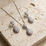 Conjunto Lux Gota Cravejada com Zircônias Cristal