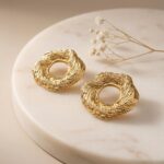 Brinco Círculo Infinito Texturizado Dourado